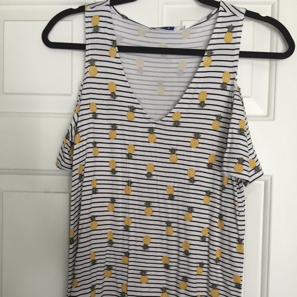 Cold Shoulder Top & Cosmetic Bag - NWT - Picture 7 of 7